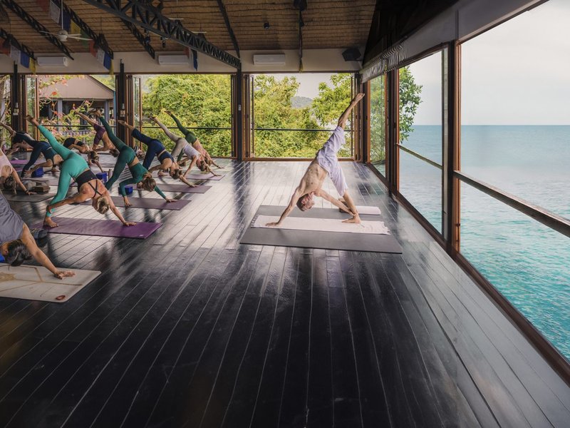 Morning yoga class with ocean view at Vikasa